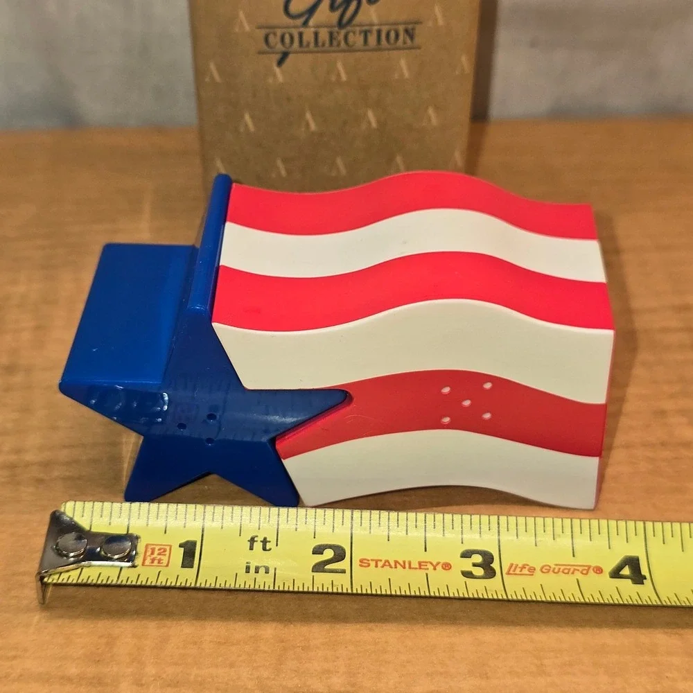 Vintage‎ Avon Plastic Stars & Stripes Salt & Pepper Shaker America USA Box